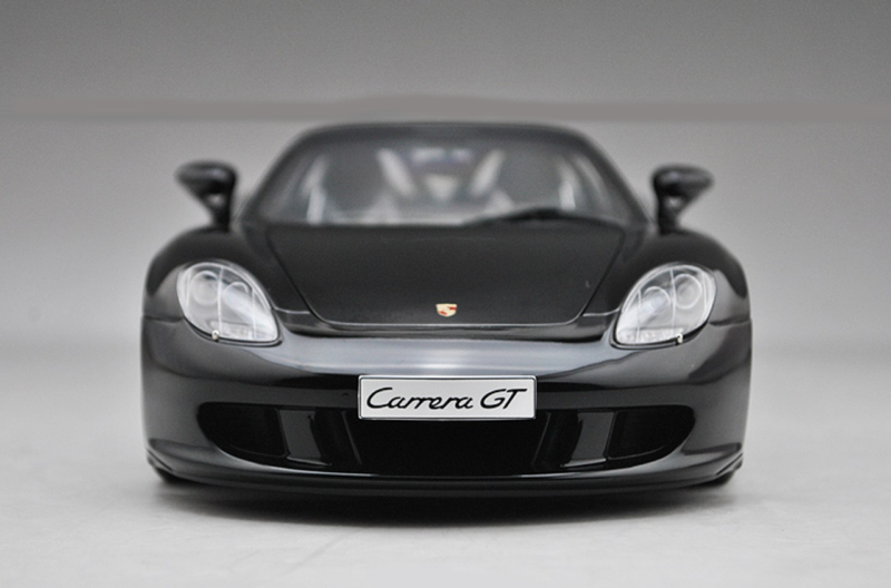 1:18 scale Porsche Carrera GT 2004 (Black/Black interior) 78047 AUTOart