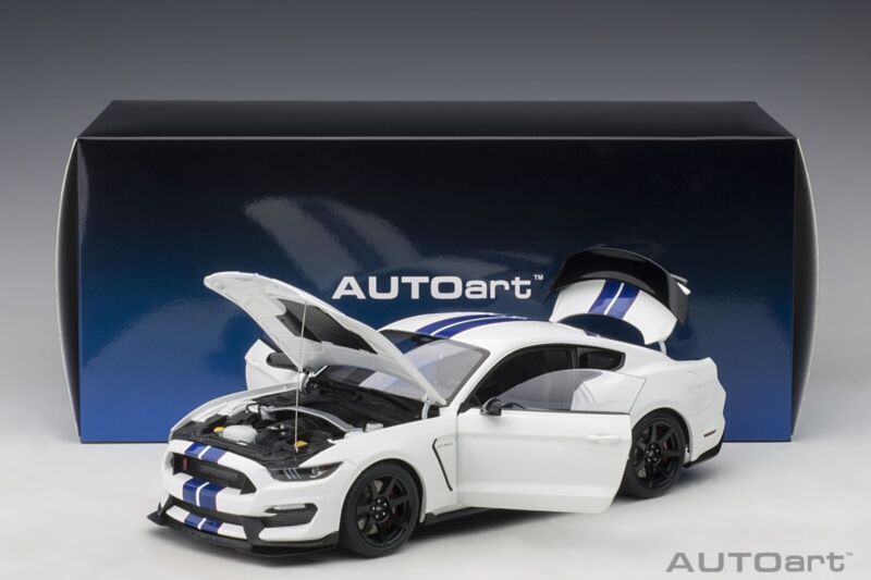 1/18 AutoArt Ford Shelby GT-350R Oxford White w/Lighting Blue Stripes