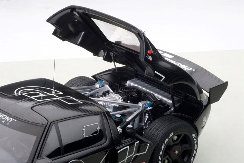 2005 FORD GT LM RACE CAR SPEC II CARBON FIBER 1:18 by AUTOart #80514