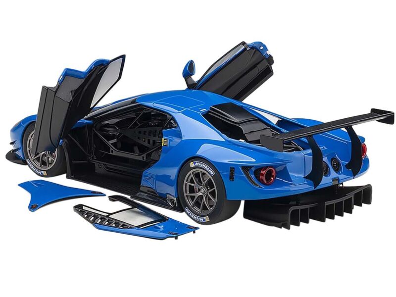 1/18 Autoart Ford Gt Le Mans Plain Color Version Blue Model Car Manufacturer Brand: Autoart MPN: 81812 Color: Blue Material: Composite diecast with some plastic Scale Size: 1:18 Part Type: Collectible Cars Dimensions approximately L-10.75 inches. ${sh$op-