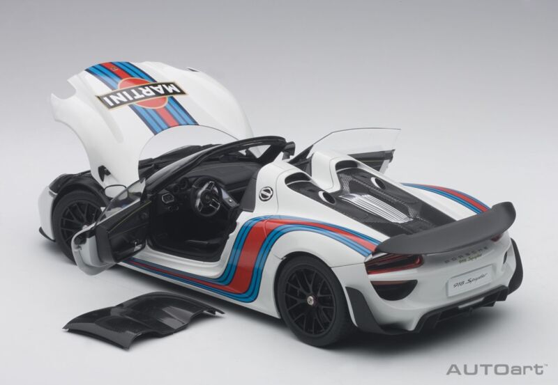 AutoArt 1:18 Porsche 918 Spyder Weissach Package White/Martini Livery Model Car