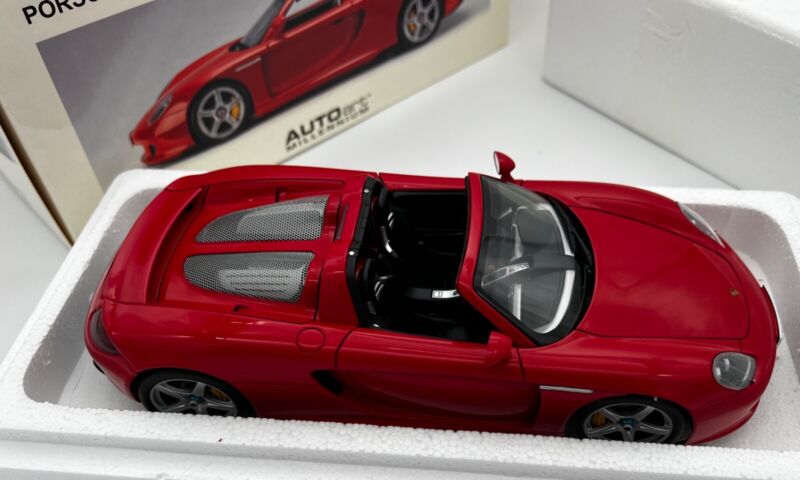 AUTOart 1:18 Porsche Carrera GT 2004 Red w/Black interior Never displayed NIB