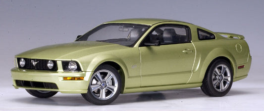 1:18 AUTOart FORD MUSTANG GT COUPE 2005 LEGEND LIME