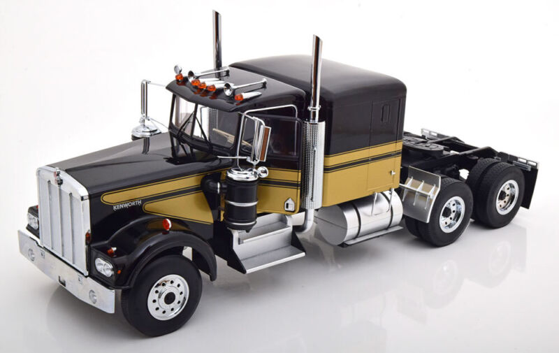 1:18 Road Kings Kenworth W900 Black/Gold