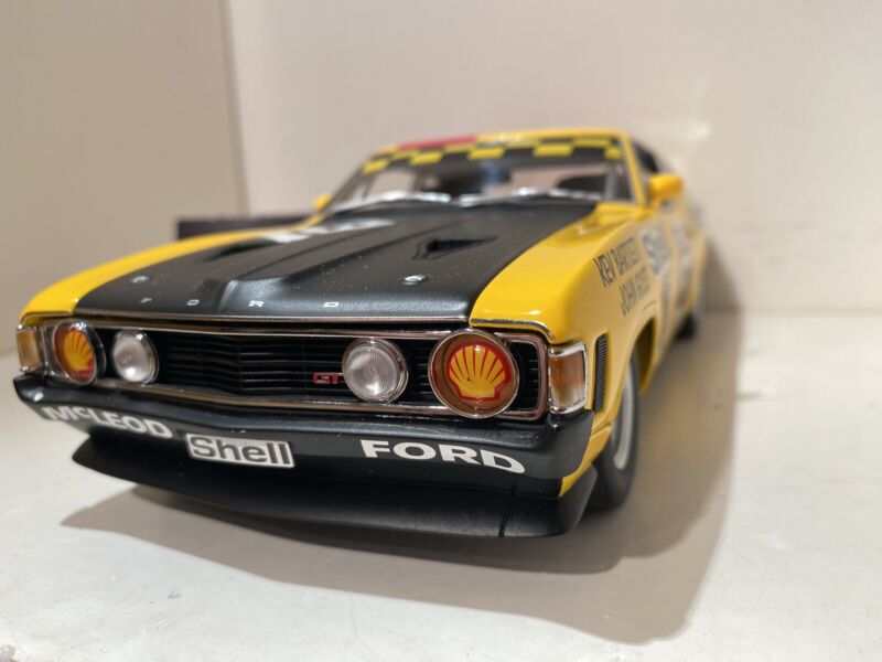 AUTOART 1:18 FORD FALCON XA RACE CAR 1973 GOSS/BARTLETT #5 87314 SHELL VERY RARE