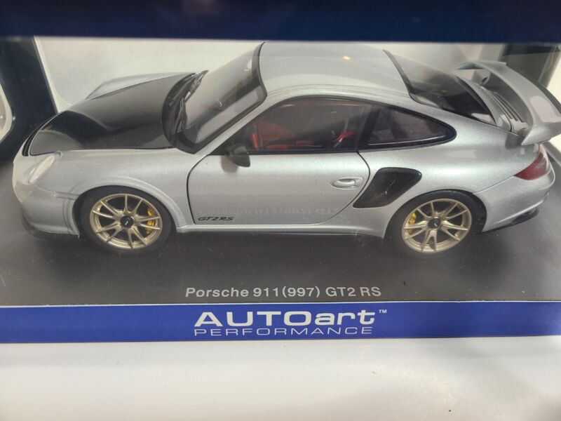 AUTOart PORSCHE 911 997 GT2 RS SILVER NIB 1:18 SCALE LE 77961