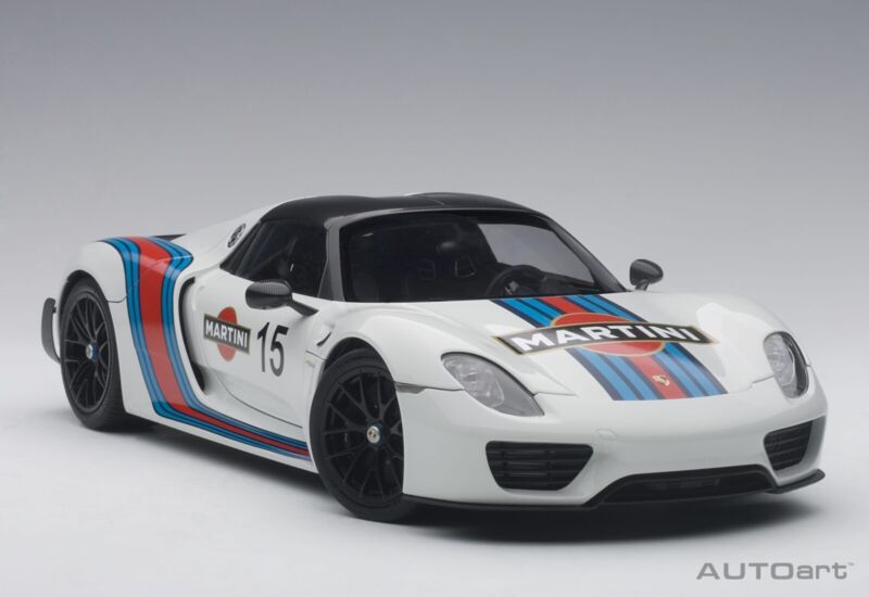 AutoArt 1:18 Porsche 918 Spyder Weissach Package White/Martini Livery Model Car