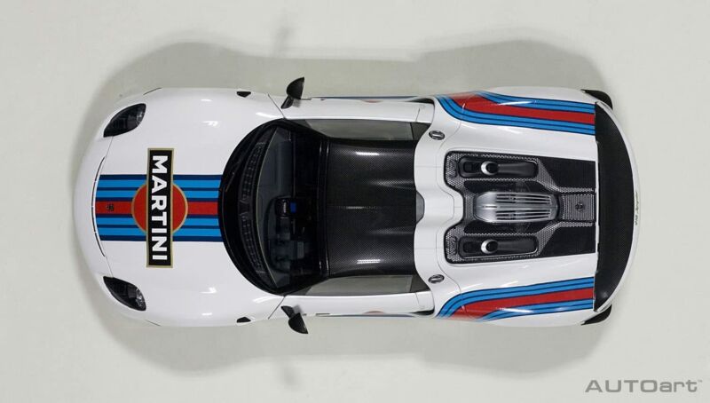 AUTOart 1/18 Porsche 918 Spyder Weissach package white/Martini stripe model car