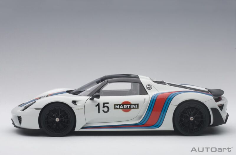 AutoArt 1:18 Porsche 918 Spyder Weissach Package White/Martini Livery Model Car