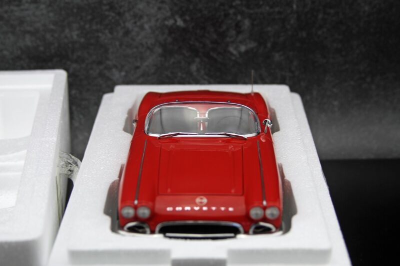 AUTOart 1962 Chevy Corvette Roman Red Millennium Collection 1:18