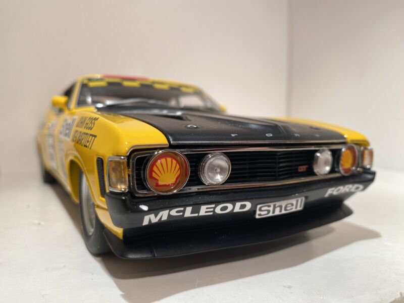 AUTOART 1:18 FORD FALCON XA RACE CAR 1973 GOSS/BARTLETT #5 87314 SHELL VERY RARE