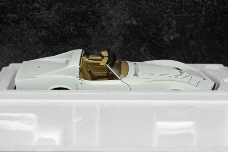 AUTOart 1970 Chevy Corvette Classic White Millennium Collection 1:18