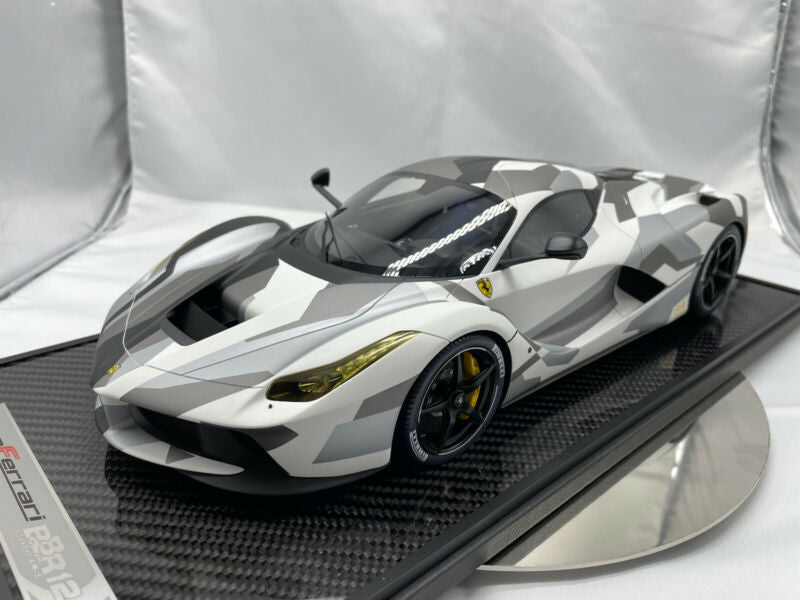 Ferrari LaFerrari Camouflage - LE 1/60 pcs BBR 1/12 Display Case