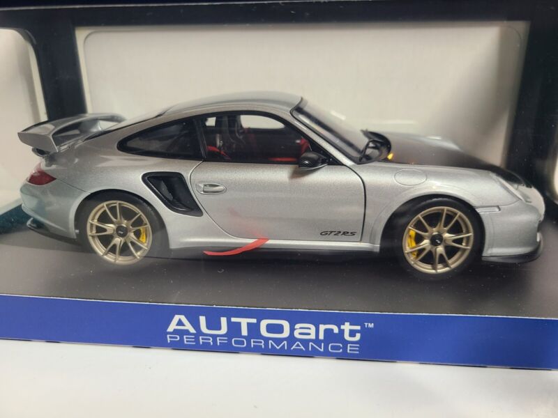 AUTOart PORSCHE 911 997 GT2 RS SILVER NIB 1:18 SCALE LE 77961