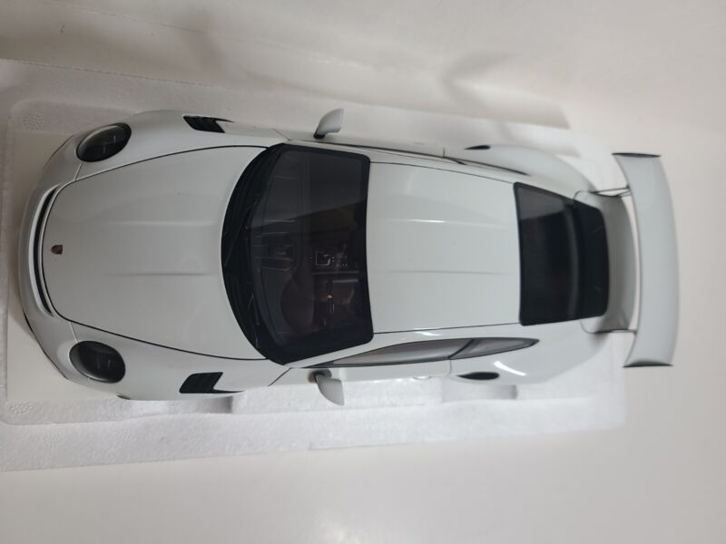 AUTOart PORSCHE 911 991 GT3 RS WHITE/DARK GREY WHEELS LE NIB 1:18 SCALE 78166