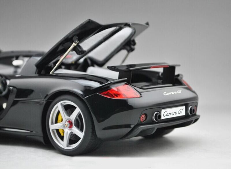 1:18 scale Porsche Carrera GT 2004 (Black/Black interior) 78047 AUTOart