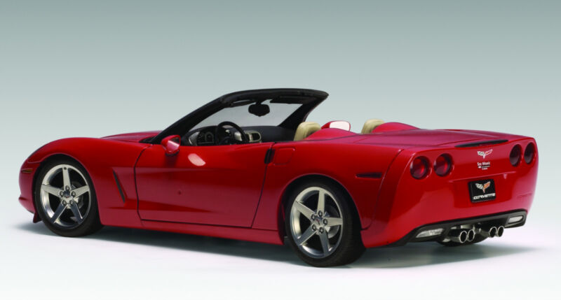 2005 CHEVROLET CORVETTE C6 RED 1:18 Scale AUTOart #71221 LIMITED TO 6000 PIECES