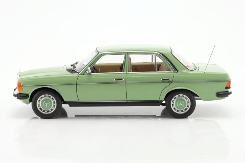 MERCEDES-BENZ 200 (W123) 1982 Light Green - 1/18 - NOREV