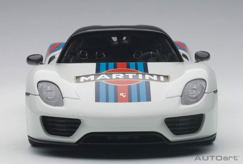 AUTOart 1/18 Porsche 918 Spyder Weissach package white/Martini stripe model car