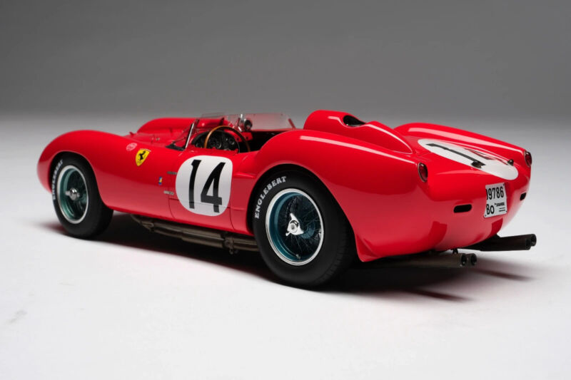 1/18 Amalgam Ferrari 250 TR 1958 Le Mans Winner The outer sleeve has some shelf wear/very minor creasing. Please contact me if you would like pictures of this. This is a very heavy model (10.5 pounds!) due to its heavy mounting base, booklet, and special