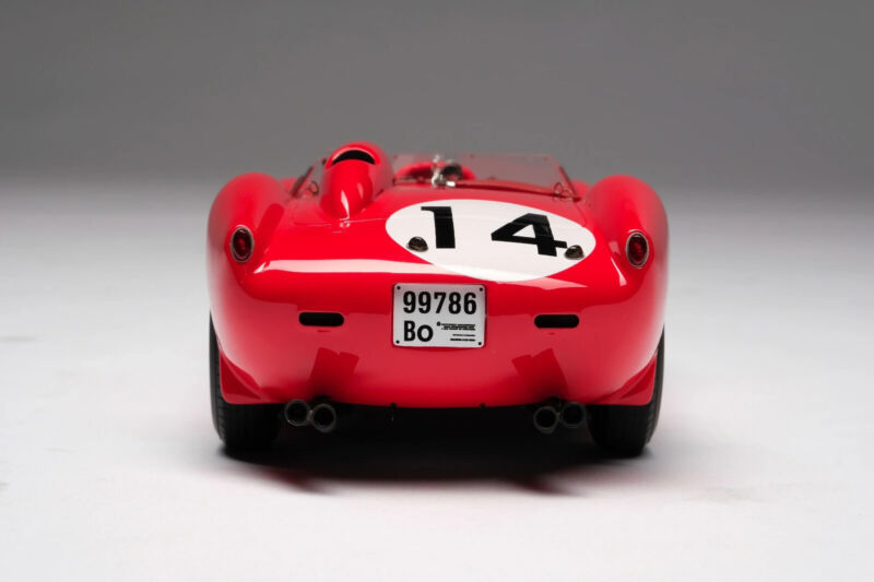 1/18 Amalgam Ferrari 250 TR 1958 Le Mans Winner The outer sleeve has some shelf wear/very minor creasing. Please contact me if you would like pictures of this. This is a very heavy model (10.5 pounds!) due to its heavy mounting base, booklet, and special