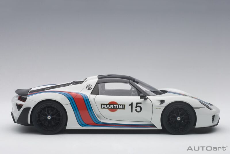 AutoArt 1:18 Porsche 918 Spyder Weissach Package White/Martini Livery Model Car