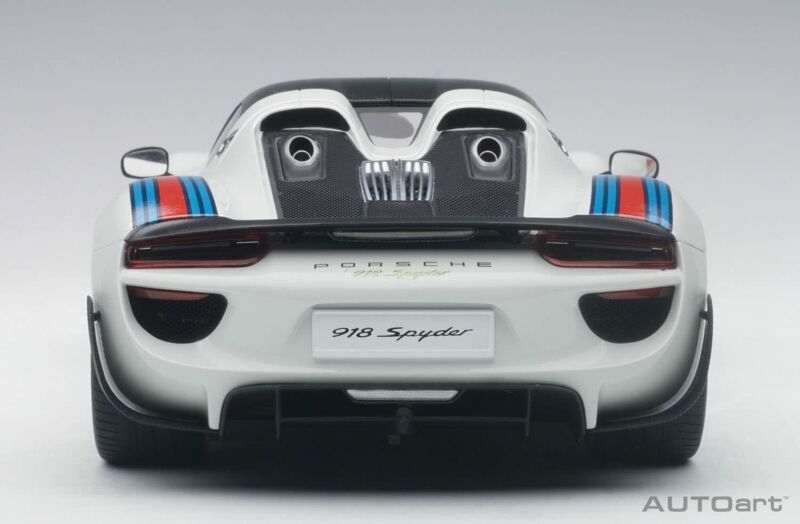 AUTOart 1/18 Porsche 918 Spyder Weissach package white/Martini stripe model car