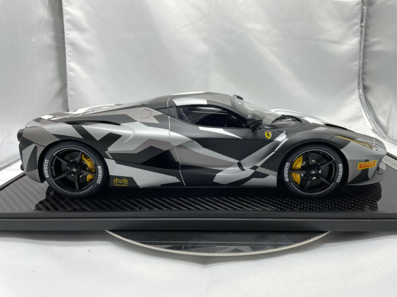 Ferrari LaFerrari Camouflage - LE 1/60 pcs BBR 1/12 Display Case