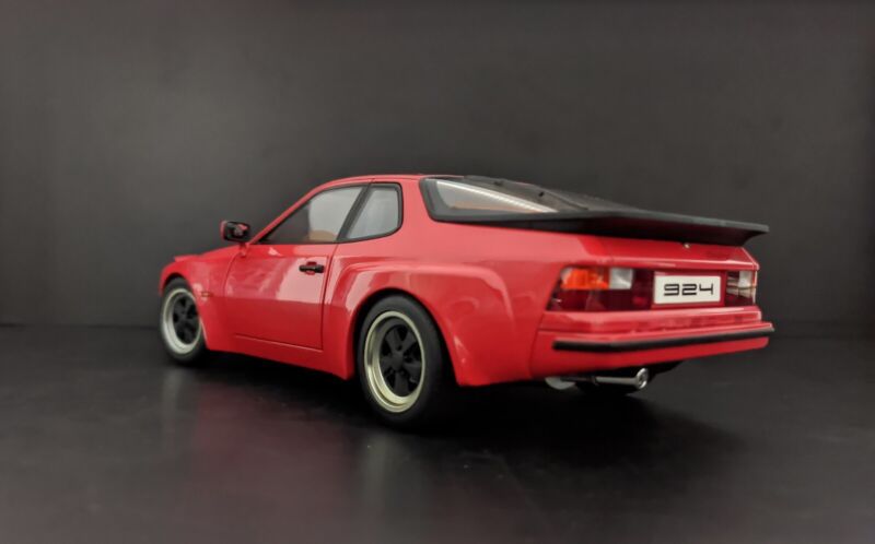 1980 PORSCHE 924 CARRERA GT RED 1:18 AUTOART #78003 No 944 Turbo