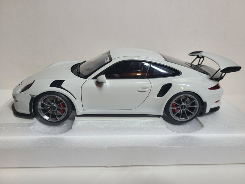 AUTOart PORSCHE 911 991 GT3 RS WHITE/DARK GREY WHEELS LE NIB 1:18 SCALE 78166