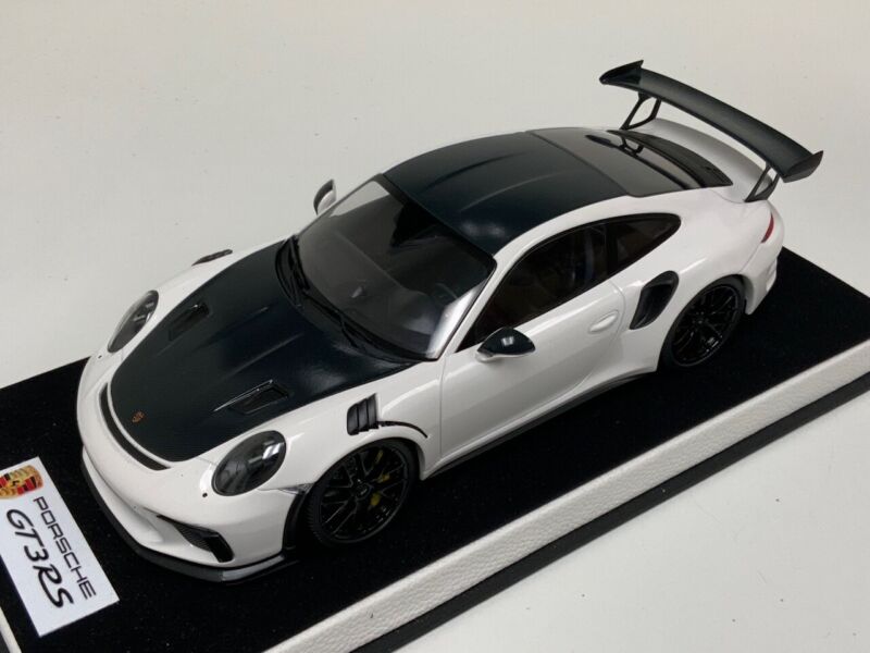 1/18 Minichamps Porsche 911 "991.2" GT3 RS White with Black Wheels leather base $445.95 ModelCarsHub