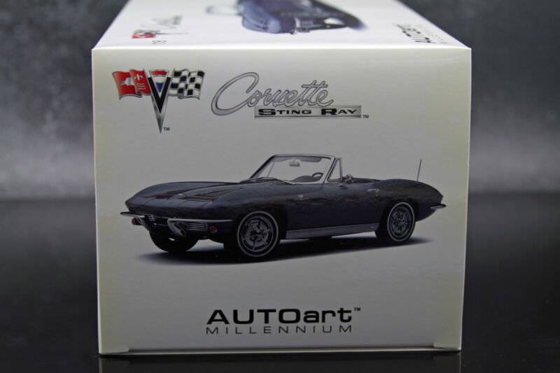 AUTOart 1963 Chevy Corvette Convertible Silver Blue Millennium Collection 1:18