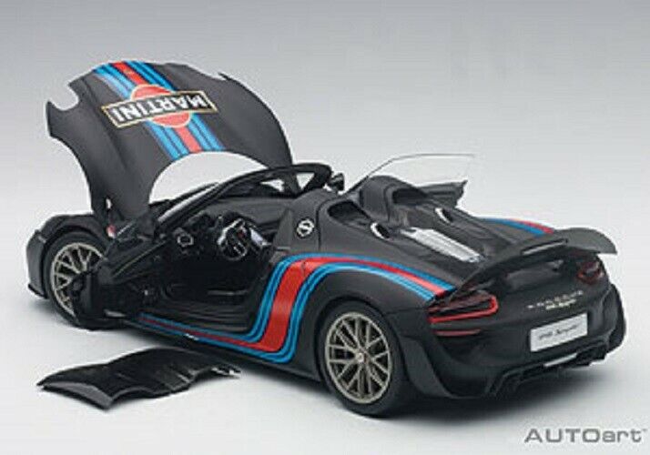 AUTOart 77929 Porsche 918 Spyder Weissach Package (Black/Martini Livery) 1:18