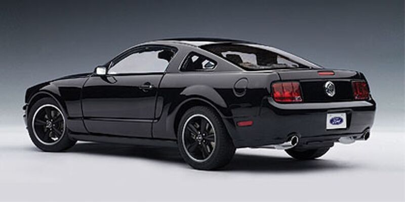 1:18 AUTOart 2008 MUSTANG GT BULLIT BLACK