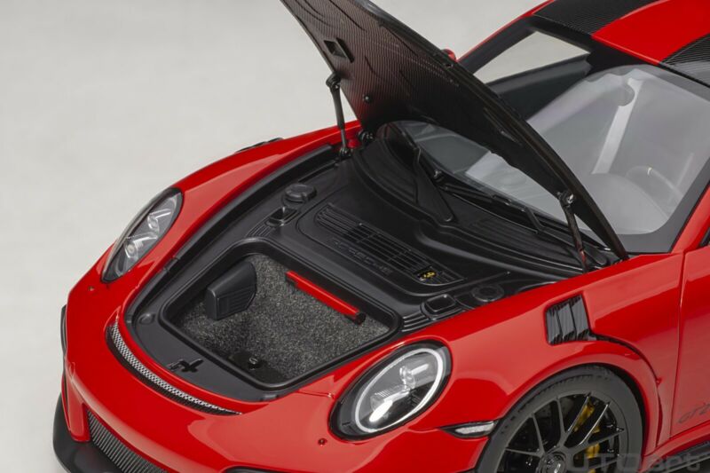 Autoart Porsche 911 (991.2) GT2 RS Weissach Package Guards Red 1/18 Scale New!