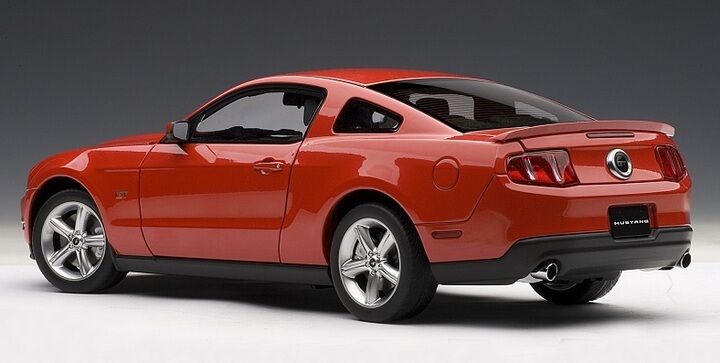 1:18 AUTOart 2010 FORD MUSTANG GT COUPE TORCH RED