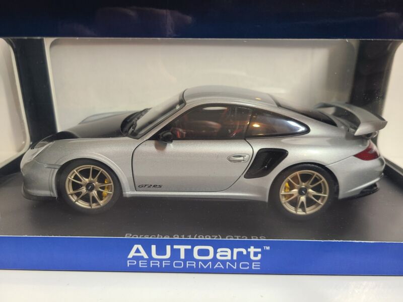 AUTOart PORSCHE 911 997 GT2 RS SILVER NIB 1:18 SCALE LE 77961