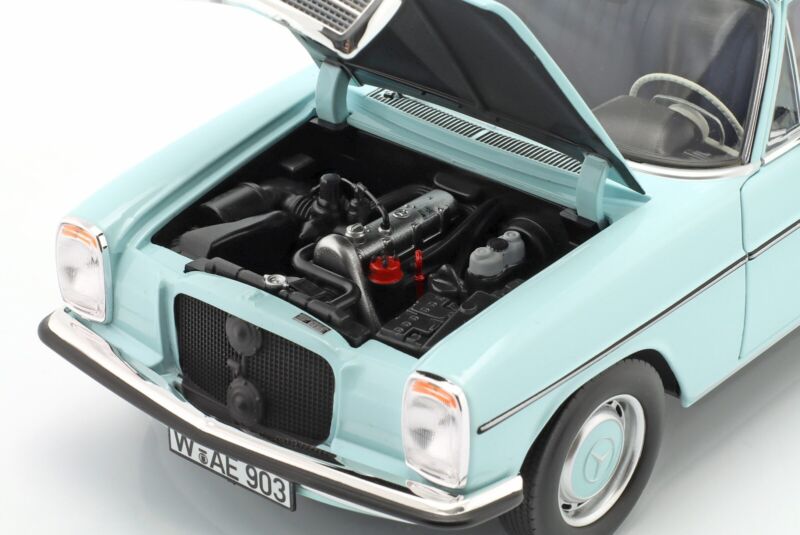 MERCEDES-BENZ 200 (W114/115) 1968 Light Blue - 1/18 - NOREV