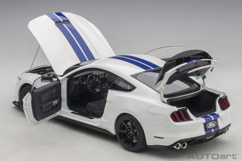 1/18 AutoArt Ford Shelby GT-350R Oxford White w/Lighting Blue Stripes