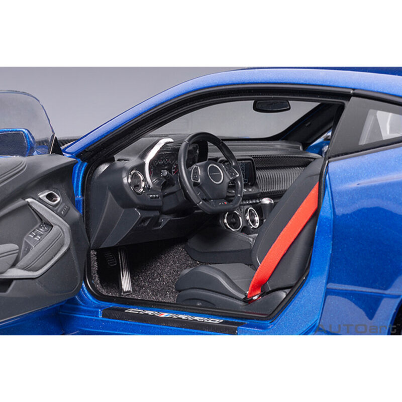 AUTOart 2017 Chevrolet Camaro ZL1 1:18 Model Car Hyper Blue Metallic 71209