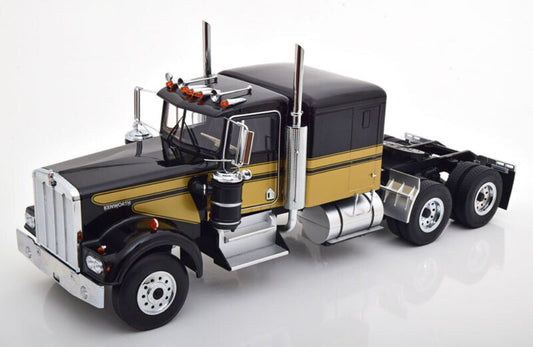 1:18 Road Kings Kenworth W900 Black/Gold