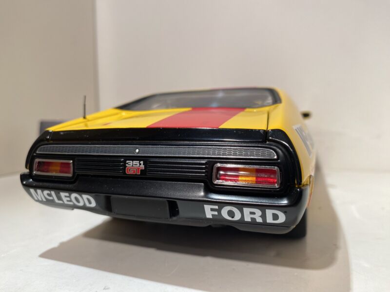 AUTOART 1:18 FORD FALCON XA RACE CAR 1973 GOSS/BARTLETT #5 87314 SHELL VERY RARE