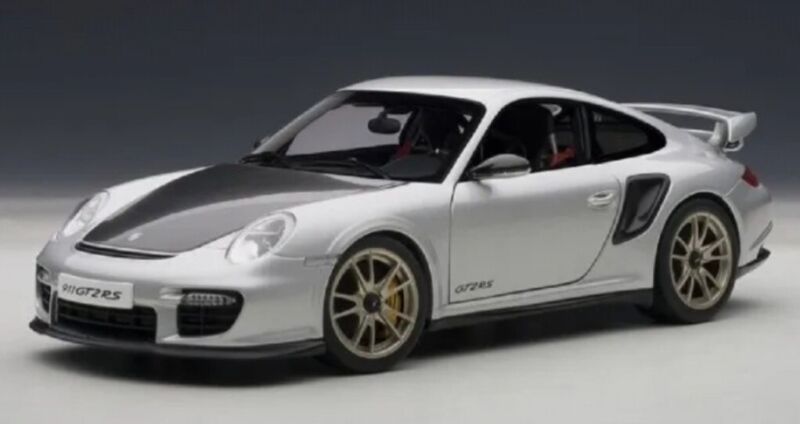 AUTOart PORSCHE 911 997 GT2 RS SILVER NIB 1:18 SCALE LE 77961