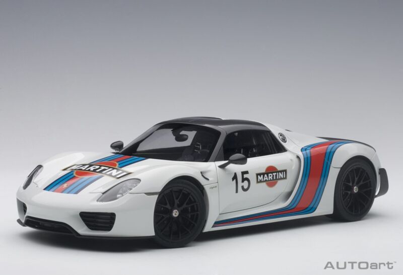 AutoArt 1:18 Porsche 918 Spyder Weissach Package White/Martini Livery Model Car