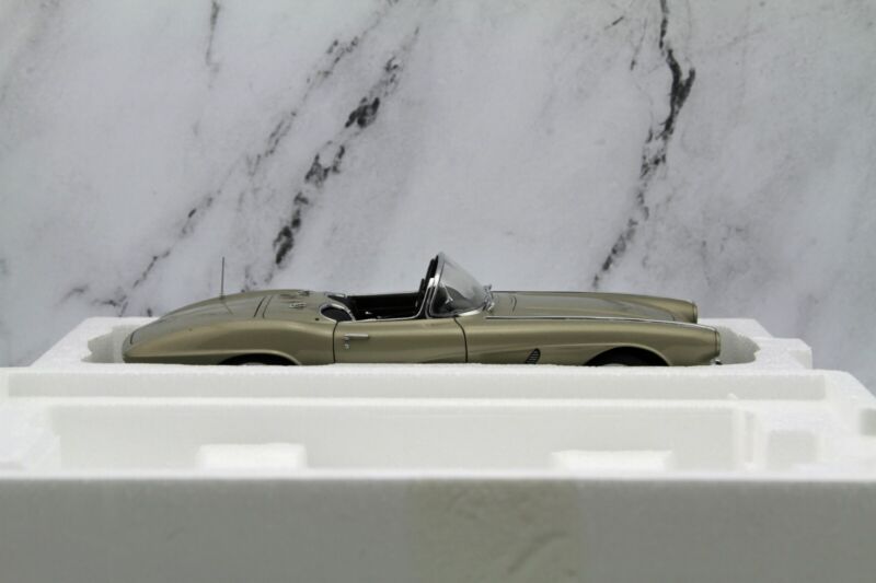 AUTOart 1962 Chevy Corvette Fawn Beige Millennium Collection 1:18