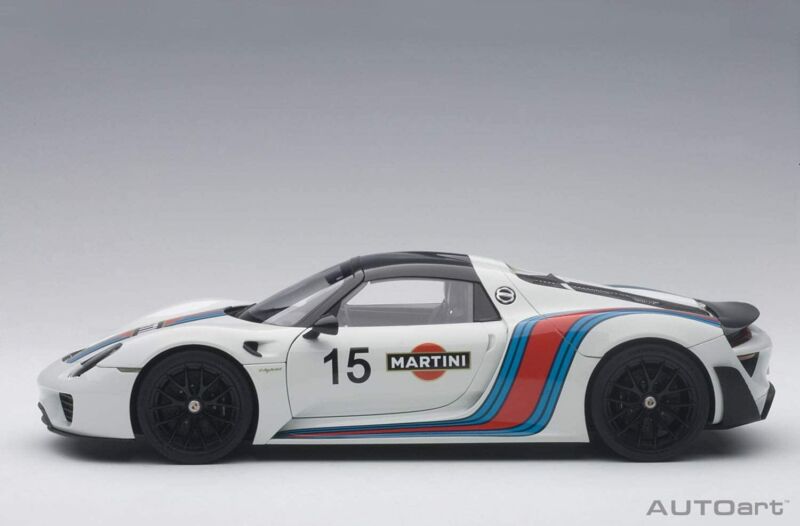 AUTOart 1/18 Porsche 918 Spyder Weissach package white/Martini stripe model car