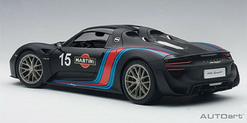 AUTOart 77929 Porsche 918 Spyder Weissach Package (Black/Martini Livery) 1:18